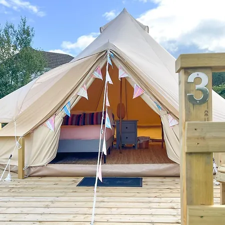 ラグジュアリーテント Glamping - Tent 3 ナ・クロチャ・リアサ